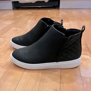 Brand new zip up bootie, size 2